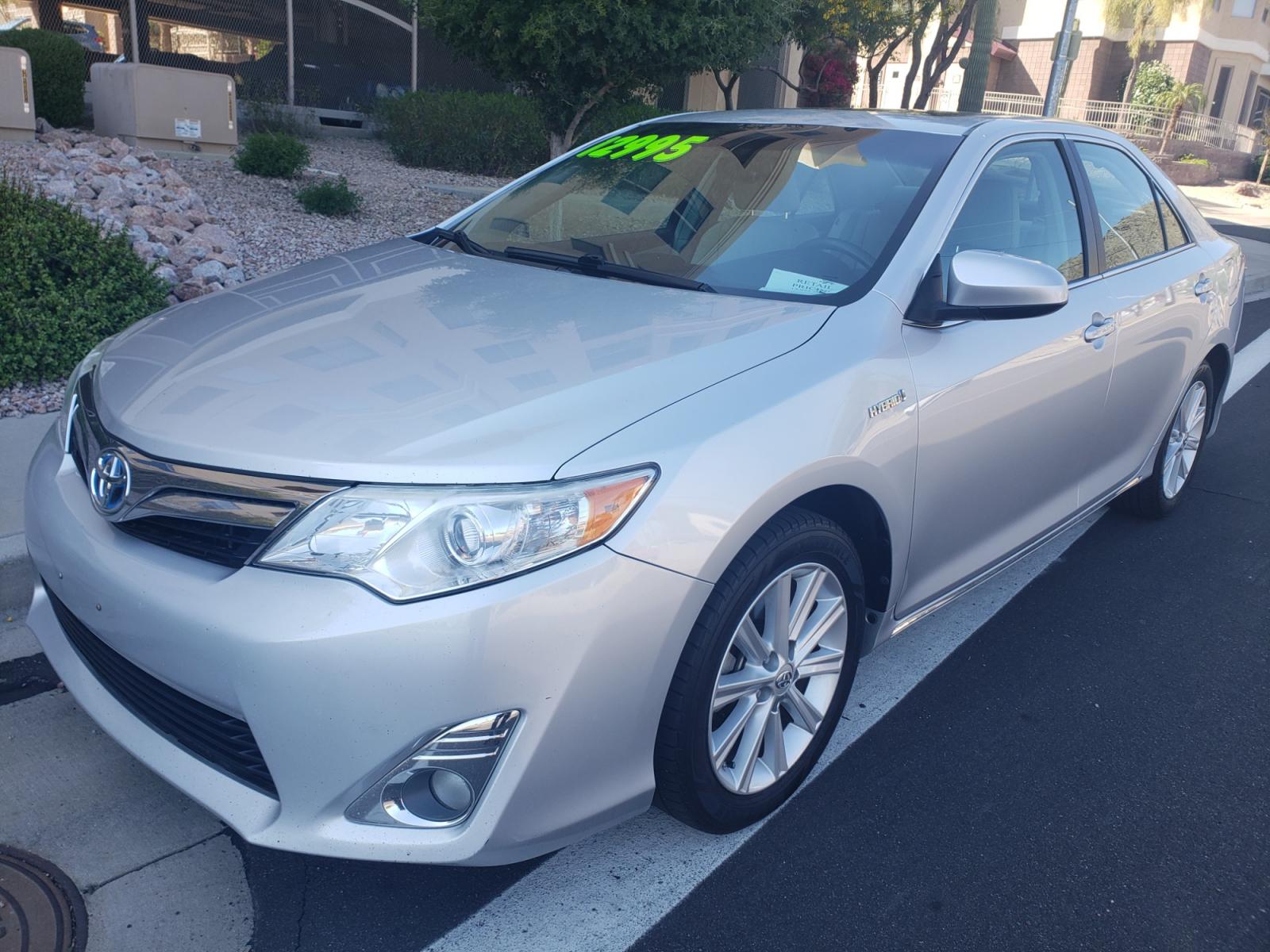 2014 /gray and black Toyota Camry Hybrid lx (4T1BD1FK3EU) with an 3.5L V6 DOHC 24V engine, 5-Speed Automatic transmission, located at 323 E Dunlap Ave., Phoenix, AZ, 85020, (602) 331-9000, 33.567677, -112.069000 - Photo #0